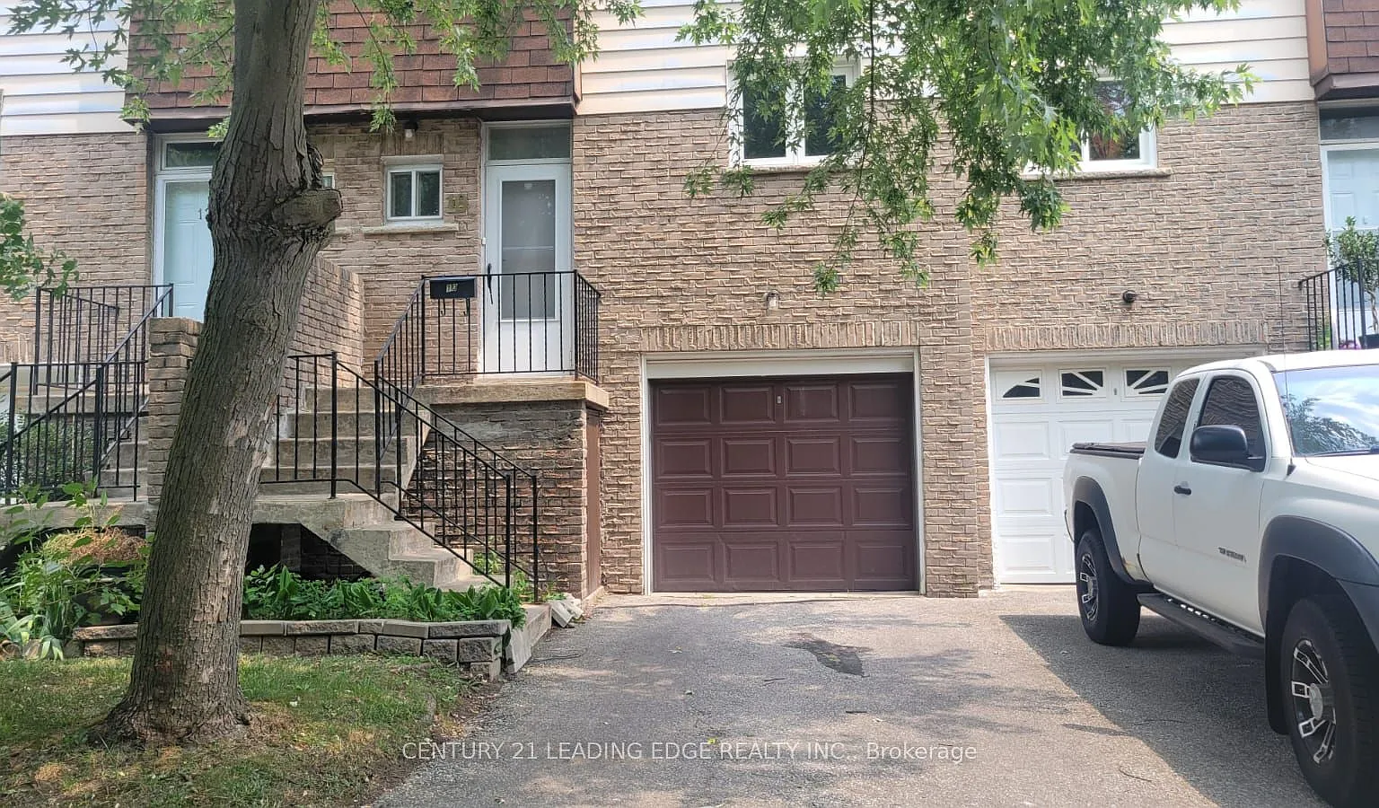 4 bed, $3,200 — Photo 1