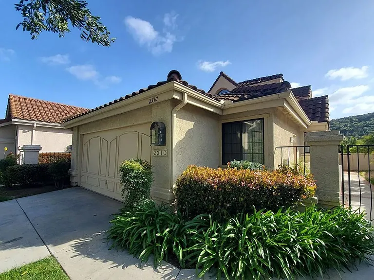 2310 Vista Valley Ln — Photo 1