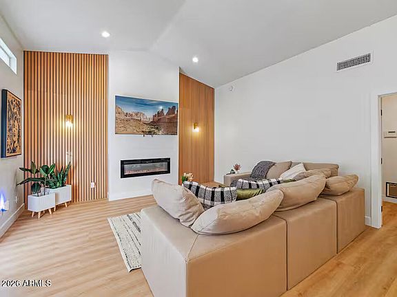 4th image of 4537 E LE MARCHE Avenue