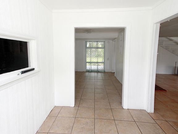5th image of 309 Trixie St