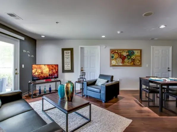 The Landings at Chandler Crossing - Student Living Priced per Bed