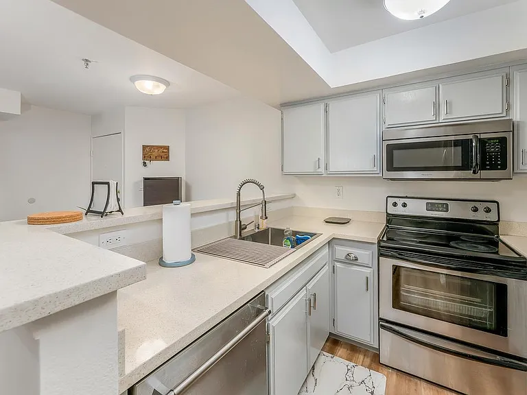 64 N Mar Vista Ave #230 — Photo 7