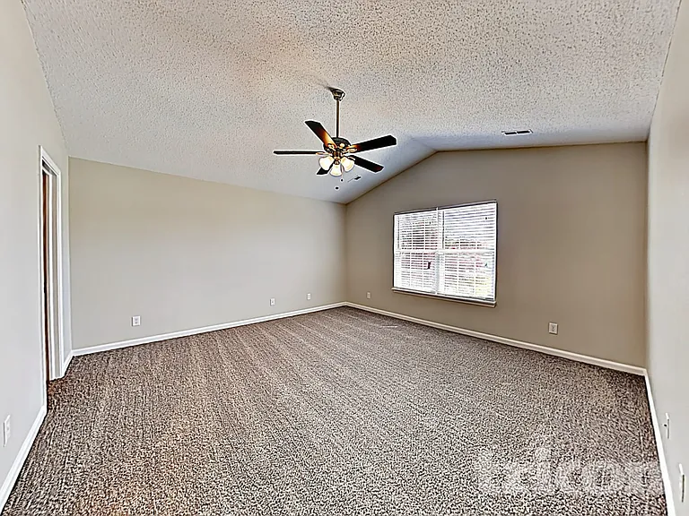3916 Roundwood Dr — Photo 9