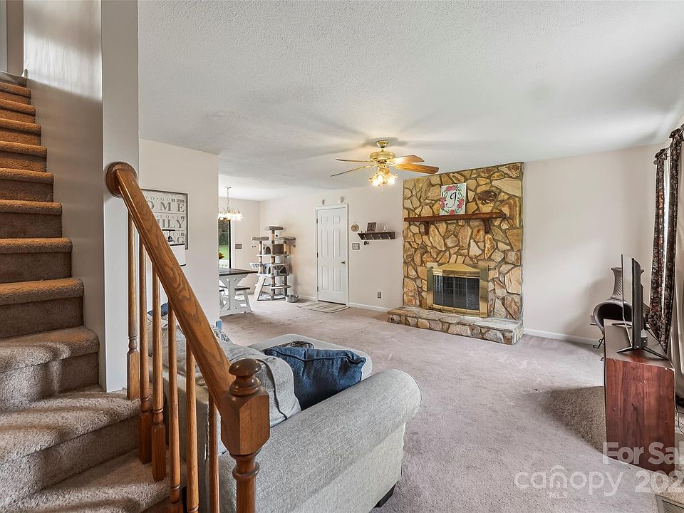 2nd image of 98 Harolds Ct #38