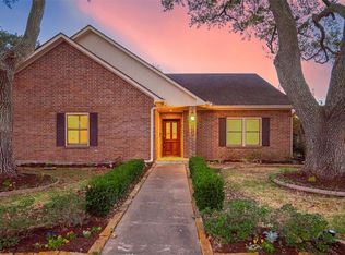 1614 Crestmont St, Wharton, TX 77488