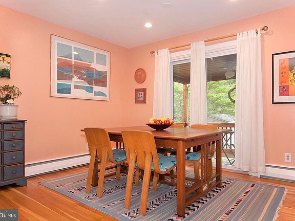 5th image of 110 Evans St
