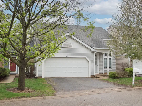 11 Crabapple Ct, Lake In The Hills, IL 60156