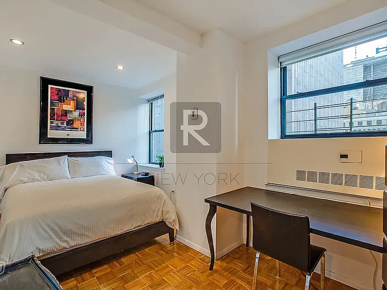 150 W 51st St #1807 — Photo 3