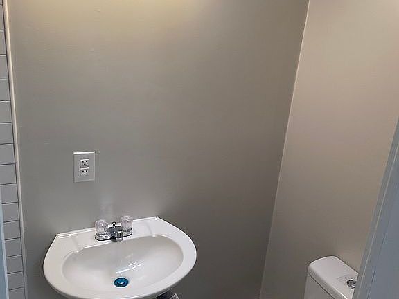 3rd image of 1007 E California Ave #C-a