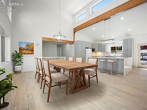 4th image of 33 Stillforest Ln