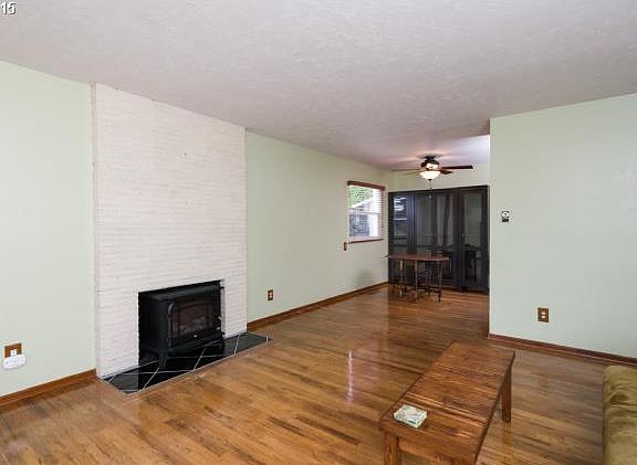 4th image of 209 SE 101st Ave
