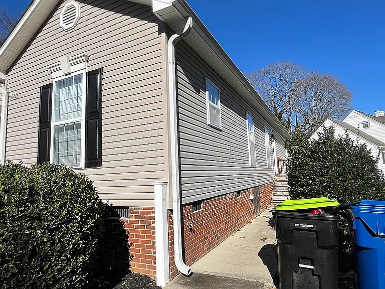 3 bed, 1347 sqft, $2,000 — Photo 2