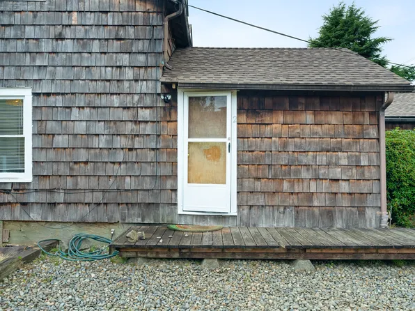 2717 Simpson Ave #2, Hoquiam, WA 98550