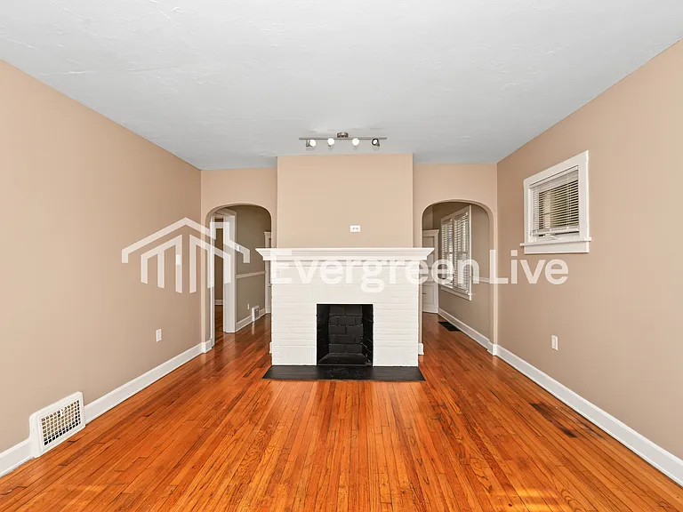 842 Montford Rd — Photo 3