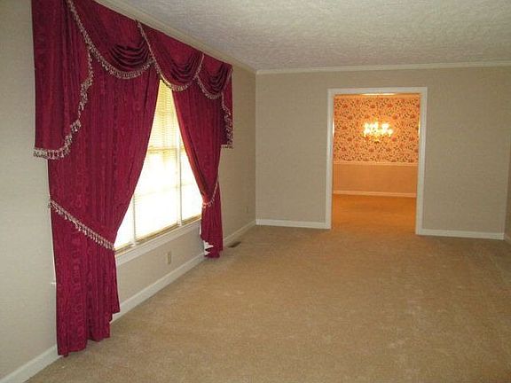 4th image of 105 Dovie Ct