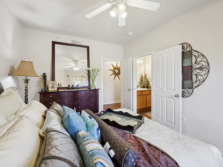 Residences at Sunset Pointe — Photo 7