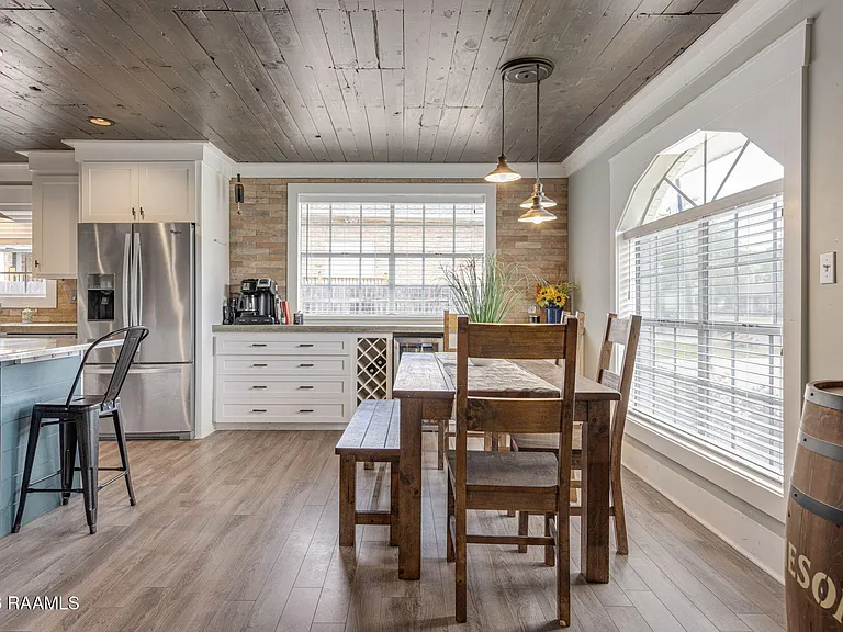 610 E Demanade Dr — Photo 12