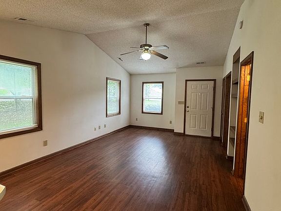 4th image of 107 Bogey Ln