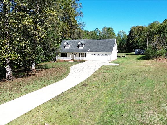2nd image of 1612 Flag Ln