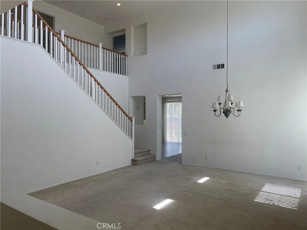 4 bed, 2457 sqft, $4,000 — Photo 4