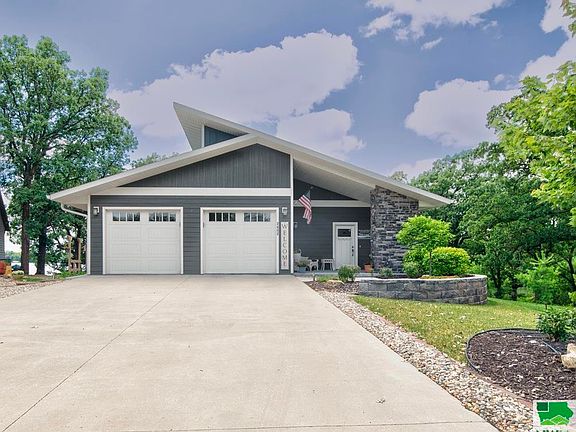 2nd image of 2602 Center Lake Dr