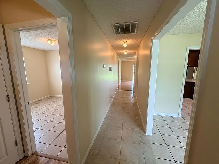 3905 Heatherwoods Dr — Photo 2