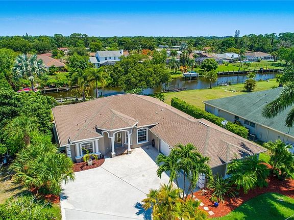 3rd image of 139 NE Naranja Ave