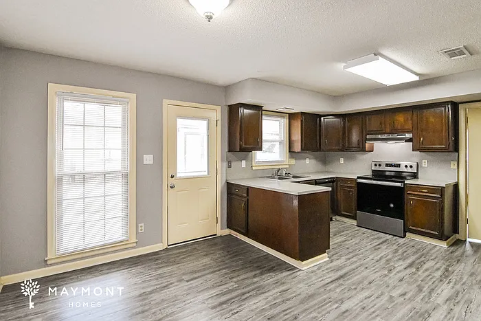 4 bed, 2.0 bath, 2232 sqft, $1,795 — Photo 4