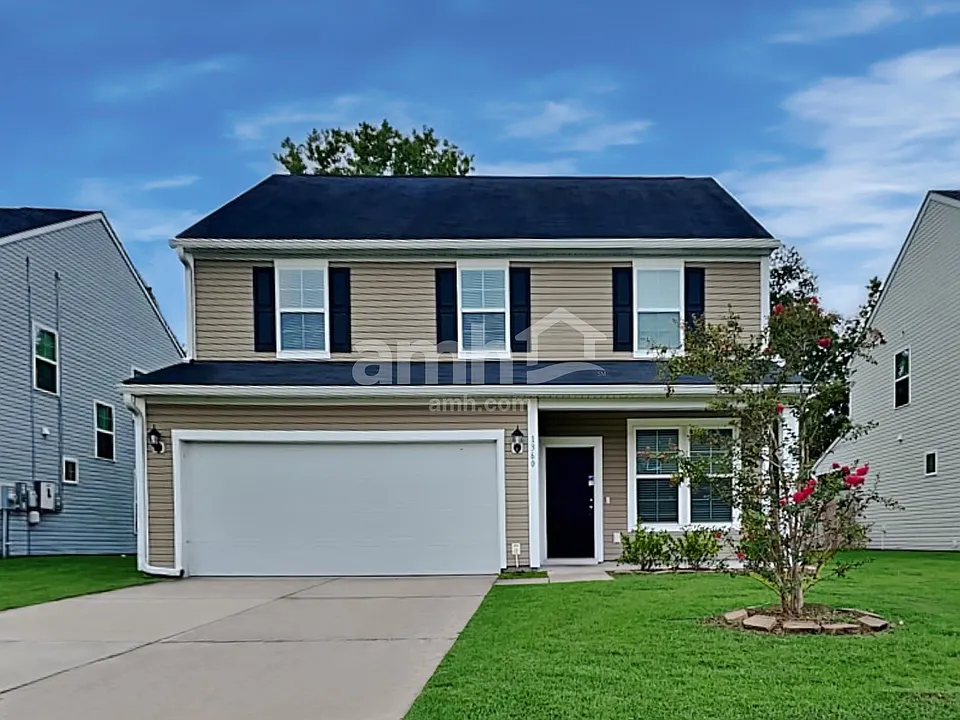1360 Hermitage Ln