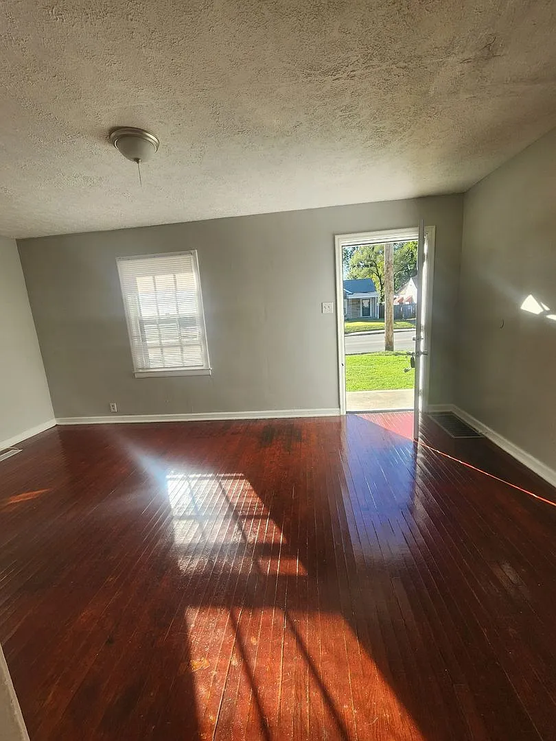 Newly Remolded Spacious Two Bedroom Single Family Near 38th and Sherman — Photo 2