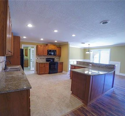 5th image of 15284 Woody Dr