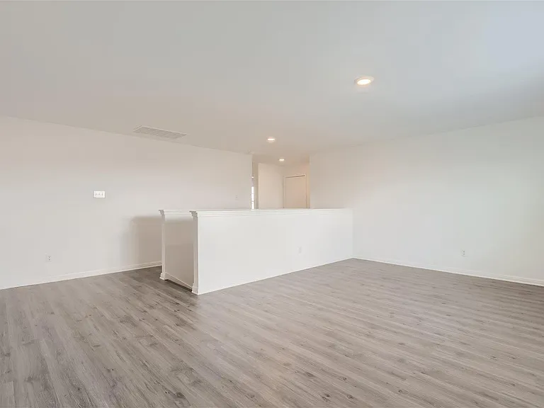 124 Maywood Ln — Photo 10