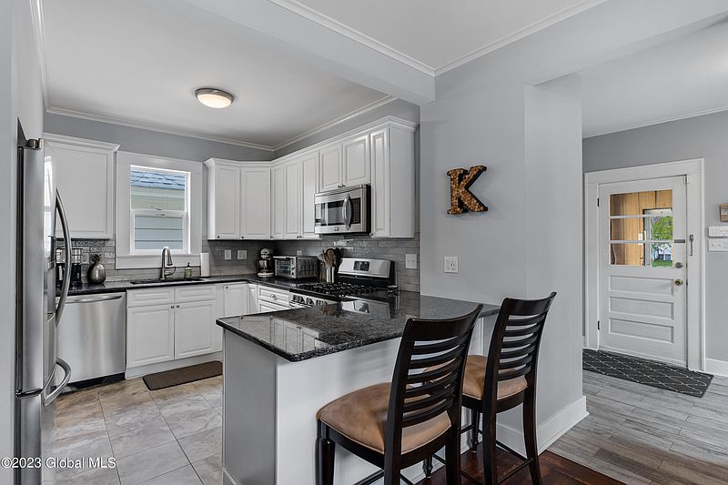 3rd image of 28 Wallace Street