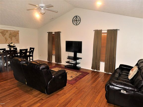 2nd image of 312 Kathryn Ct