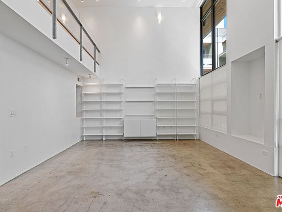 5th image of 5806 Waring Ave #6