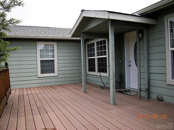 5th image of 840 NE Shoshone Dr