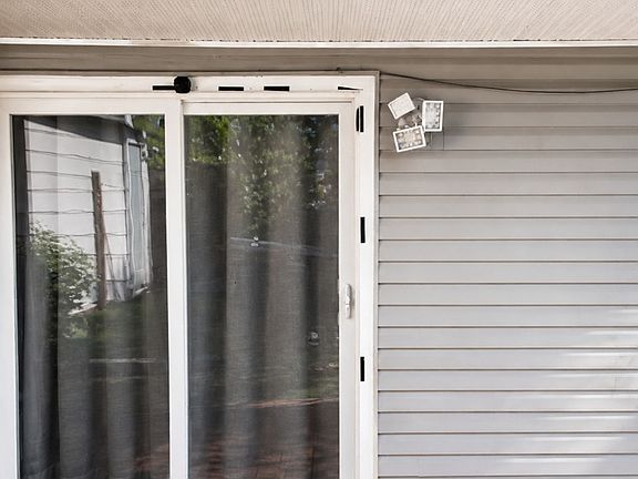 2nd image of 439 Niagara St