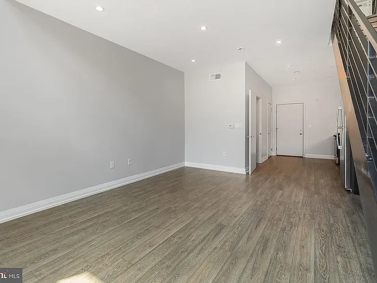 512 E Girard Ave #103 — Photo 11
