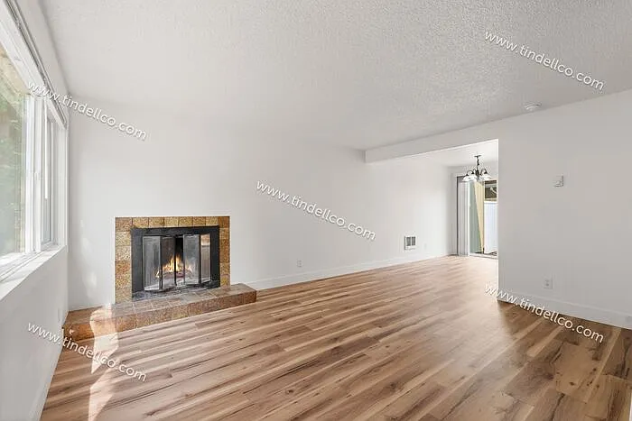 2 bed, 1.0 bath, 1100 sqft, $1,695 — Photo 3