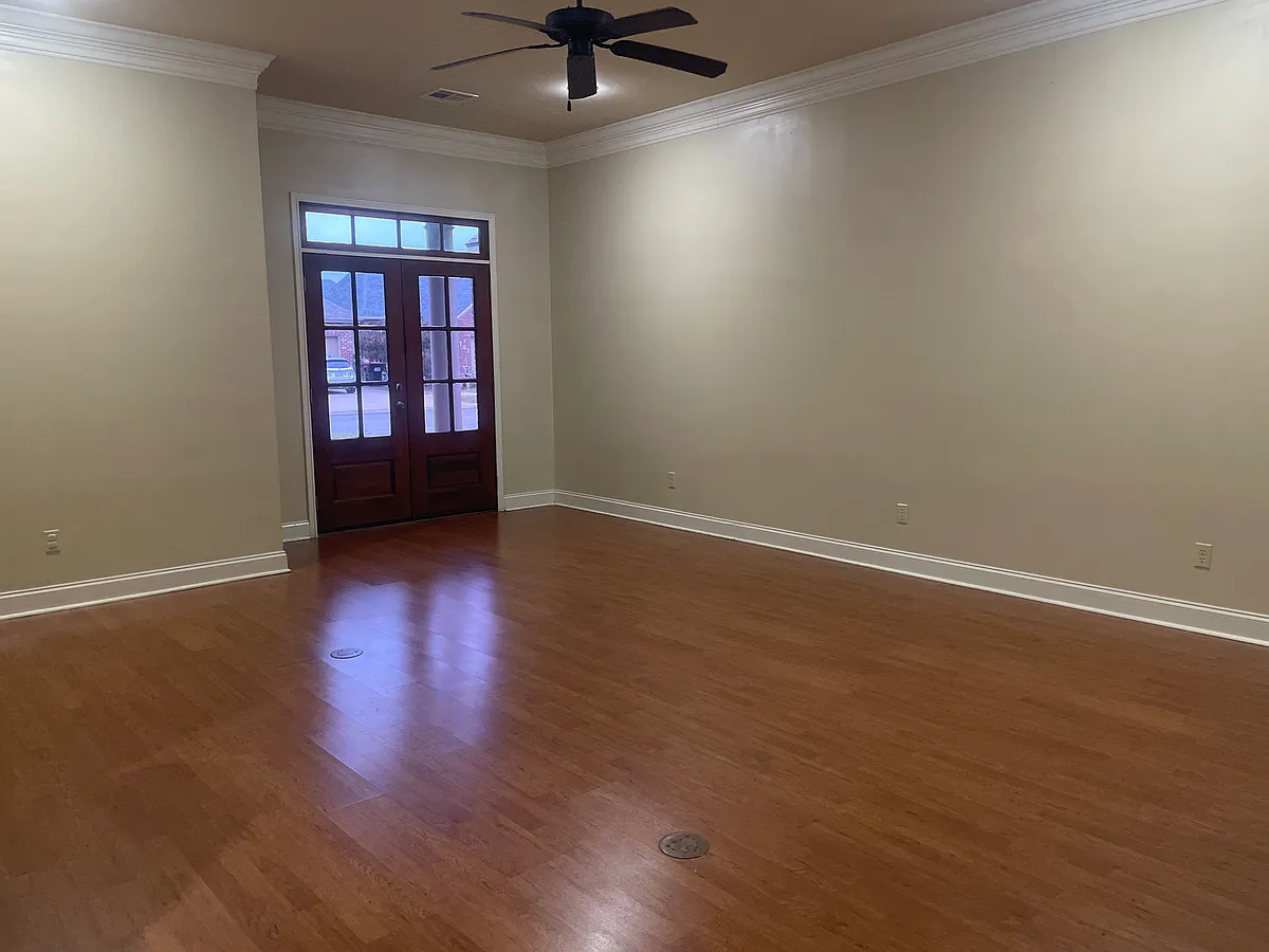 Building Photo - 128 Oakbend Dr