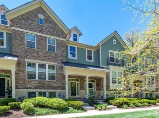 906 Tuscany Dr, Streamwood, IL 60107