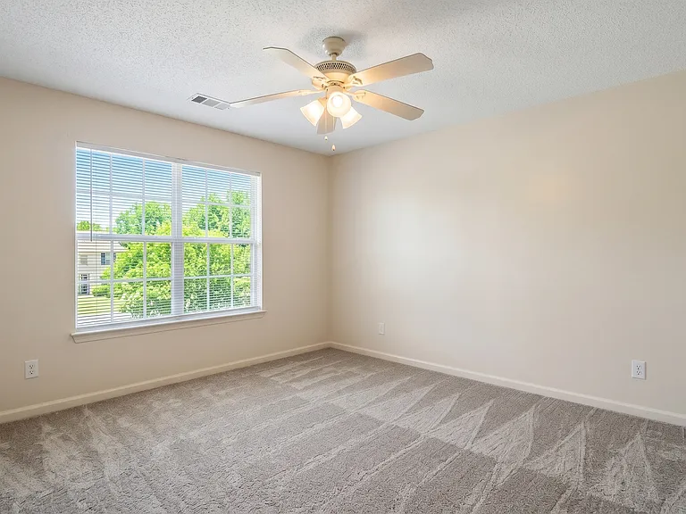 36 Le Moyne Dr — Photo 17