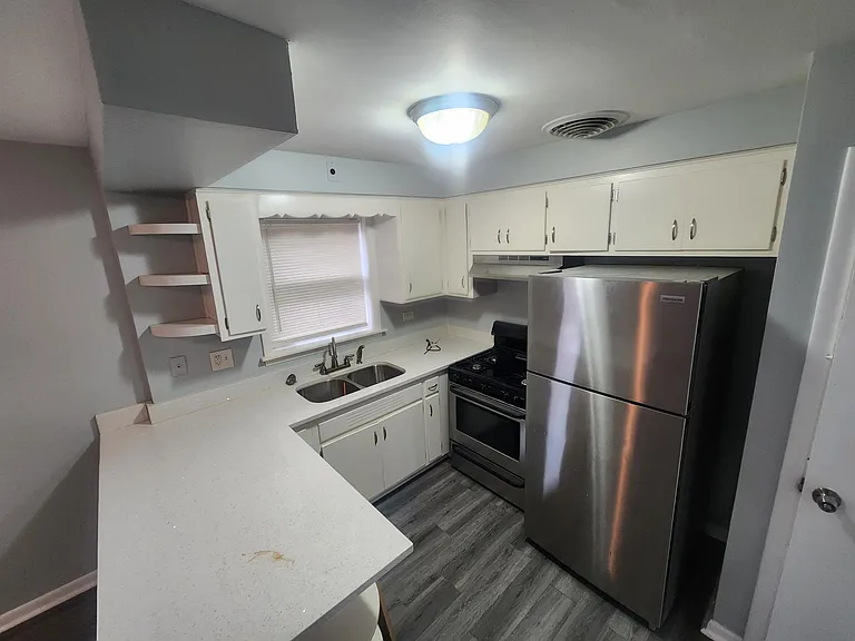 12428 S Laflin St — Photo 9
