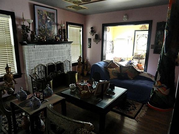 3rd image of 904 Fairbanks St