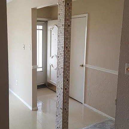 3rd image of 1010 Pleasant Valley Ln