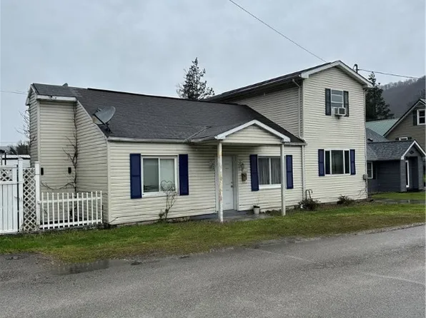 127 134th St, Marmet, WV 25315