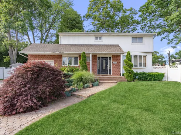 45 Mildred Court, Plainview, NY 11803