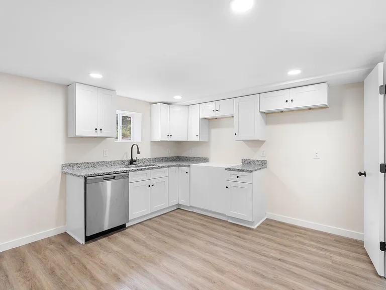 1036 Seymour Ave #A — Photo 23