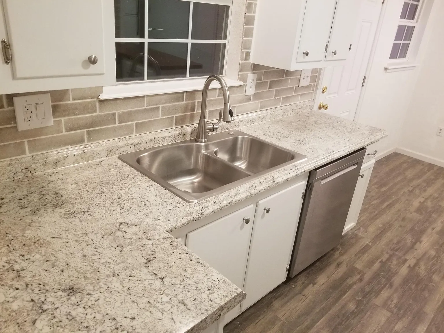 2206 Richmond St — Photo 3