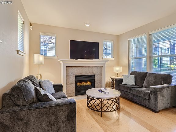 4th image of 785 NE 73rd Ave